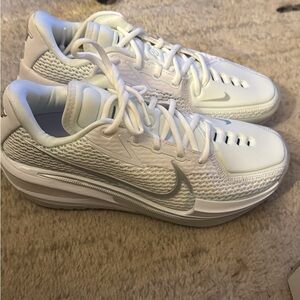 Nike White and Gray Air Zoom GT CUT size 7-NWT